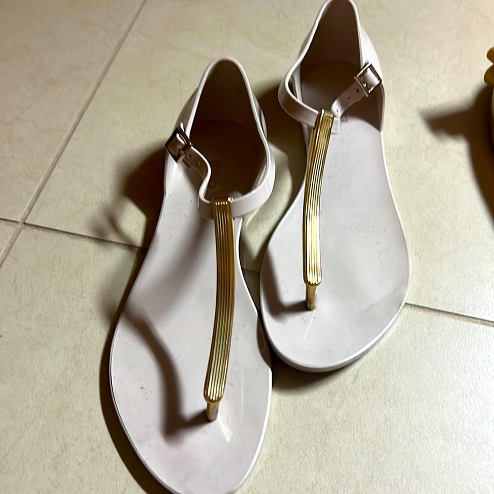 Melissa tan and gold rubber sandal